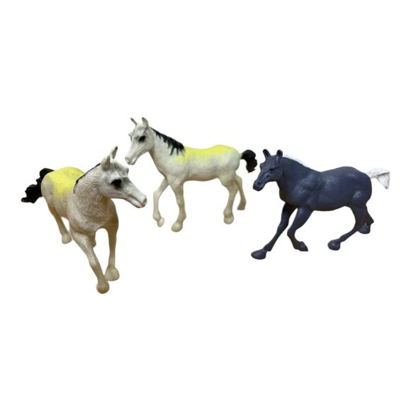 Lot of 7 Mixed Toy Horses - Picture 2 of 8